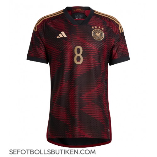 Tyskland Leon Goretzka #8 Replika Borta matchkläder VM 2022 Korta ärmar